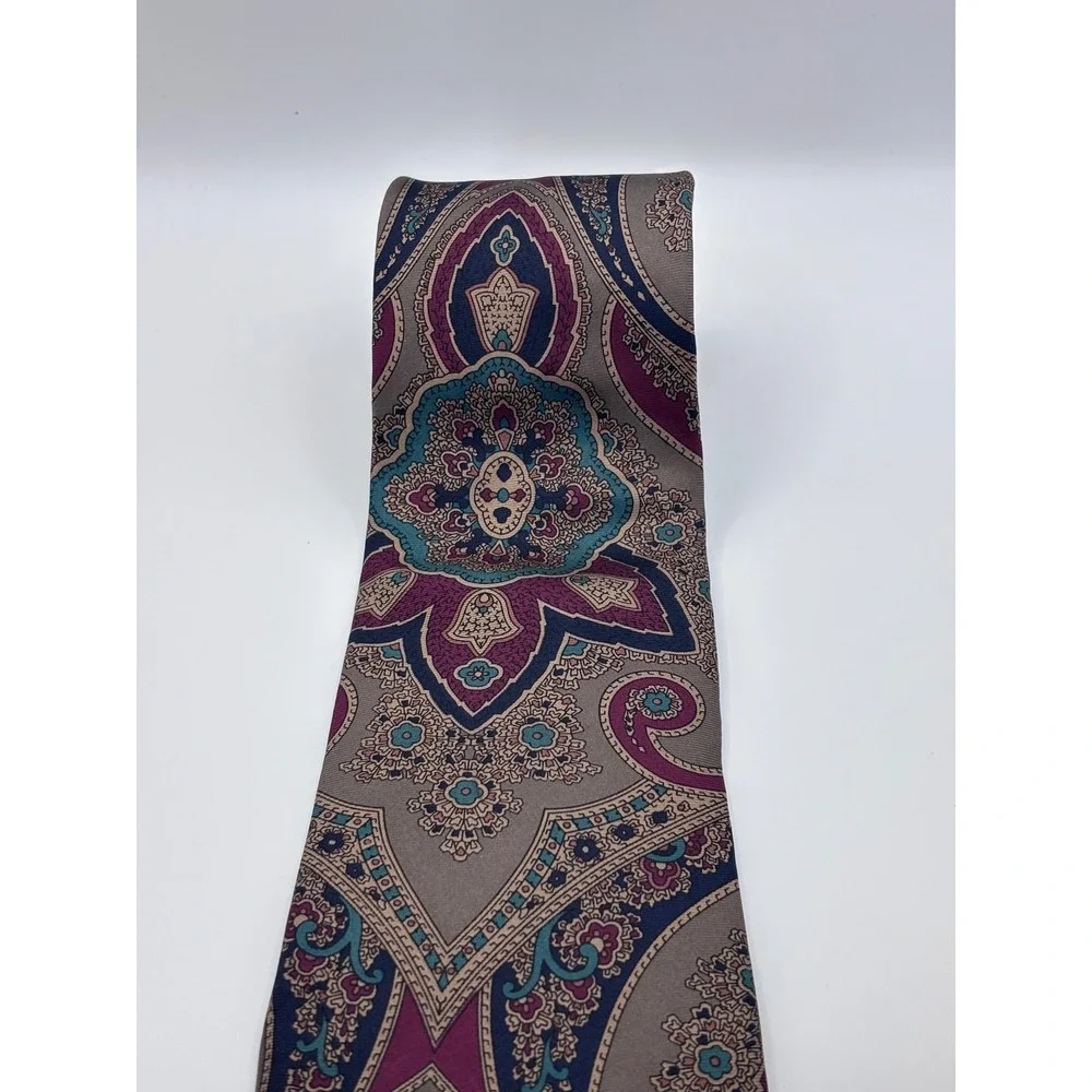 Tom James Silk Tie Mens OS Taupe Plum Paisley Medallion Handmade Necktie‎ Wide